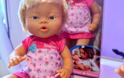 ‘Famosa’ y Down España elaboran juntas una muñeca con síndrome de Down